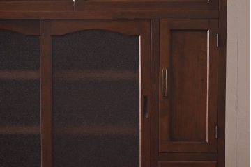 レトロ家具　昭和レトロ　ダイヤガラス　懐かしい雰囲気が漂う作業台付きのカップボード(食器棚、キッチンボード、収納  棚)