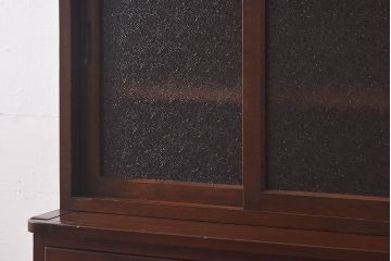 レトロ家具　昭和レトロ　ダイヤガラス　懐かしい雰囲気が漂う作業台付きのカップボード(食器棚、キッチンボード、収納  棚)
