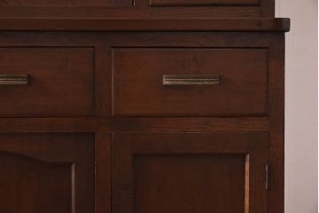 レトロ家具　昭和レトロ　ダイヤガラス　懐かしい雰囲気が漂う作業台付きのカップボード(食器棚、キッチンボード、収納  棚)