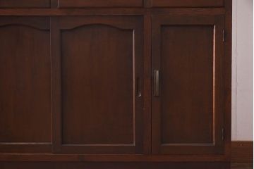 レトロ家具　昭和レトロ　ダイヤガラス　懐かしい雰囲気が漂う作業台付きのカップボード(食器棚、キッチンボード、収納  棚)