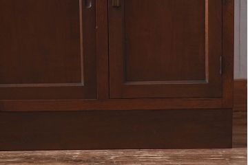 レトロ家具　昭和レトロ　ダイヤガラス　懐かしい雰囲気が漂う作業台付きのカップボード(食器棚、キッチンボード、収納  棚)