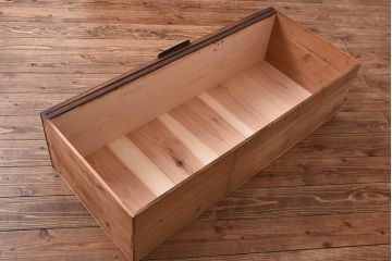 アンティーク家具　和製アンティーク　前面ケヤキ材　モダンな雰囲気の二本松箪笥ローボード(リビングボード、衣装箪笥)