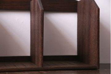アンティーク雑貨　昭和レトロ　深みのある色合いのブックスタンド(本立て)