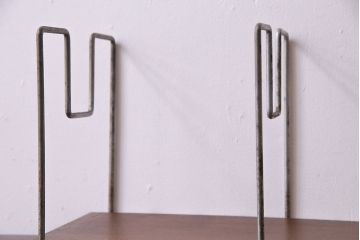 アンティーク雑貨　アイアンと木の組み合わせが粋なブックスタンド(本立て)