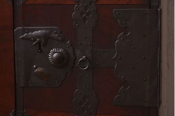 アンティーク家具　前板ケヤキ材　明治期　上品な雰囲気漂う二本松箪笥ローボード(衣装箪笥、リビングボード)