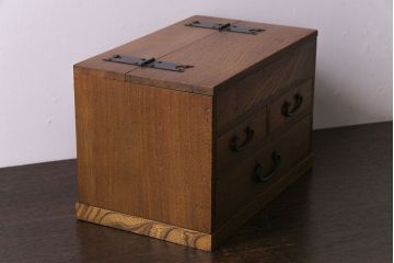 アンティーク雑貨　ビンテージ　直線的なデザインのシンプルなソーイングボックス(裁縫箱、小物入れ)