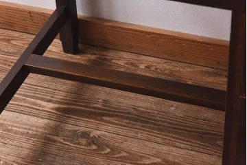 レトロ家具　昭和レトロ　栓材　古い木の質感が味わい深い小振りな片袖机(ワークデスク、在宅ワーク、在宅用、学習机)