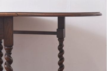 アンティーク家具　アンティーク　オーク材製　ツイストレッグが上品な印象のバタフライテーブル(エクステンションテーブル、  ダイニングテーブル)