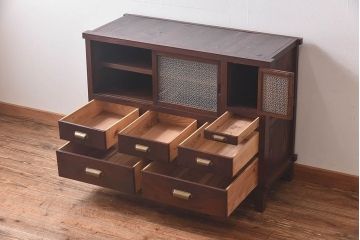 昭和レトロ　前面ケヤキ材　ラフジュオリジナルガラス　花模様のカットガラスが可愛らしいリメイク戸棚(ローボード、テレビボード、収納棚)