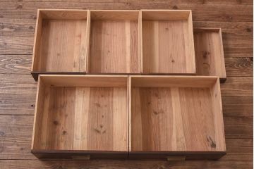 昭和レトロ　前面ケヤキ材　ラフジュオリジナルガラス　花模様のカットガラスが可愛らしいリメイク戸棚(ローボード、テレビボード、収納棚)