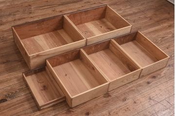 昭和レトロ　前面ケヤキ材　ラフジュオリジナルガラス　花模様のカットガラスが可愛らしいリメイク戸棚(ローボード、テレビボード、収納棚)