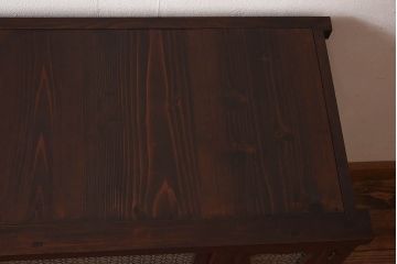 昭和レトロ　前面ケヤキ材　ラフジュオリジナルガラス　花模様のカットガラスが可愛らしいリメイク戸棚(ローボード、テレビボード、収納棚)