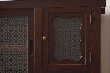 昭和レトロ　前面ケヤキ材　ラフジュオリジナルガラス　花模様のカットガラスが可愛らしいリメイク戸棚(ローボード、テレビボード、収納棚)