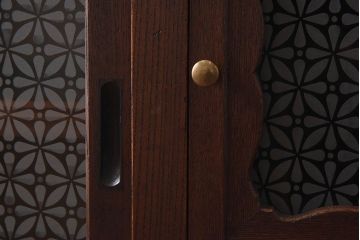 昭和レトロ　前面ケヤキ材　ラフジュオリジナルガラス　花模様のカットガラスが可愛らしいリメイク戸棚(ローボード、テレビボード、収納棚)