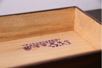 アンティーク雑貨　昭和中期　クスノキ材　和の風情を漂わせる蒔絵が美しい収納箱