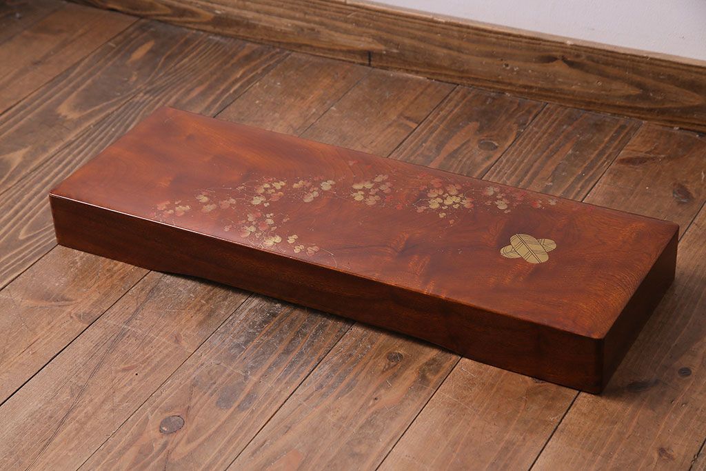 アンティーク雑貨　昭和中期　クスノキ材　『違い鷹の羽』紋　品のある蒔絵が施された収納箱