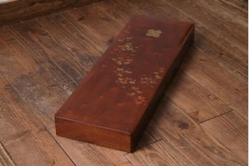 アンティーク雑貨　昭和中期　クスノキ材　『違い鷹の羽』紋　品のある蒔絵が施された収納箱