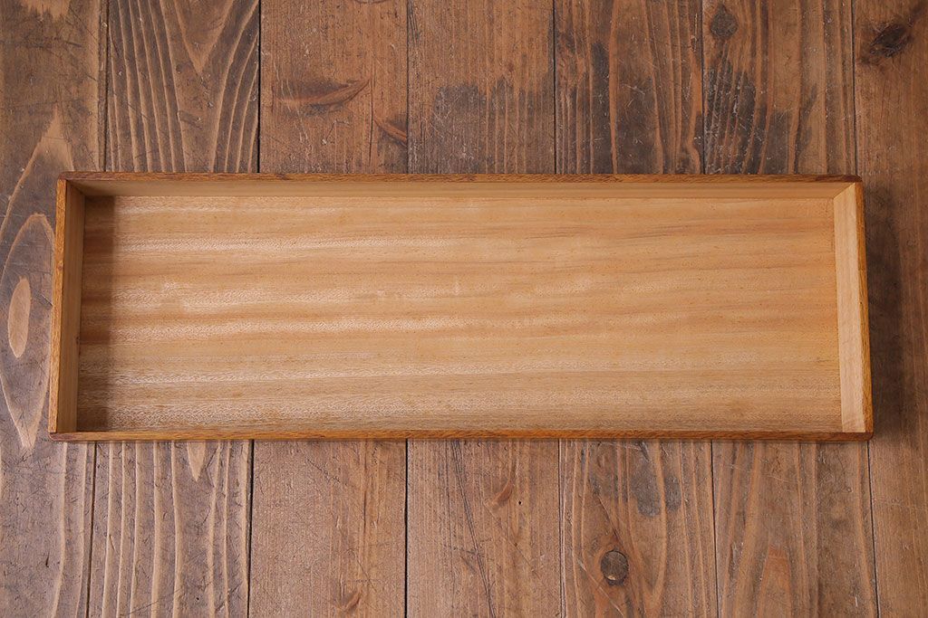 アンティーク雑貨　昭和中期　クスノキ材　『違い鷹の羽』紋　品のある蒔絵が施された収納箱