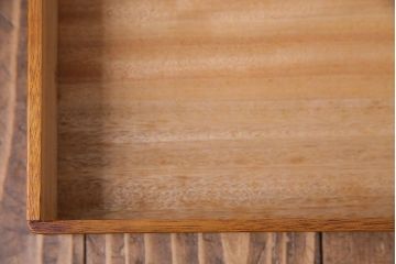 アンティーク雑貨　昭和中期　クスノキ材　『違い鷹の羽』紋　品のある蒔絵が施された収納箱