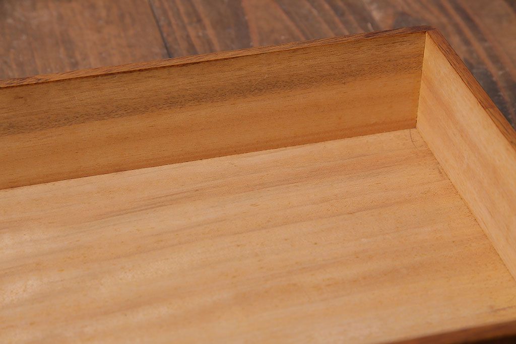 アンティーク雑貨　昭和中期　クスノキ材　『違い鷹の羽』紋　品のある蒔絵が施された収納箱