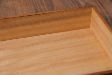 アンティーク雑貨　昭和中期　クスノキ材　『違い鷹の羽』紋　品のある蒔絵が施された収納箱