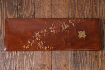 アンティーク雑貨　昭和中期　クスノキ材　『違い鷹の羽』紋　品のある蒔絵が施された収納箱