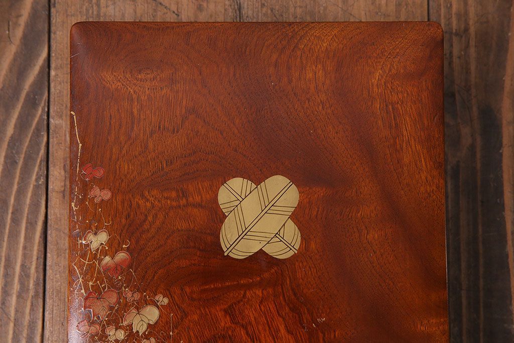 アンティーク雑貨　昭和中期　クスノキ材　『違い鷹の羽』紋　品のある蒔絵が施された収納箱