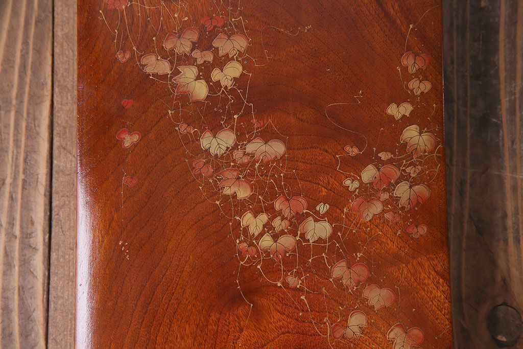 アンティーク雑貨　昭和中期　クスノキ材　『違い鷹の羽』紋　品のある蒔絵が施された収納箱