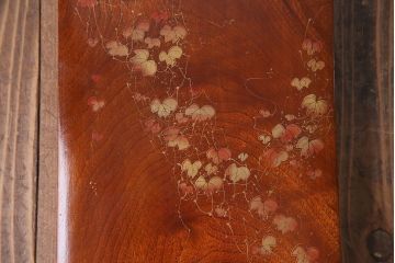 アンティーク雑貨　昭和中期　クスノキ材　『違い鷹の羽』紋　品のある蒔絵が施された収納箱