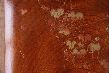 アンティーク雑貨　昭和中期　クスノキ材　『違い鷹の羽』紋　品のある蒔絵が施された収納箱