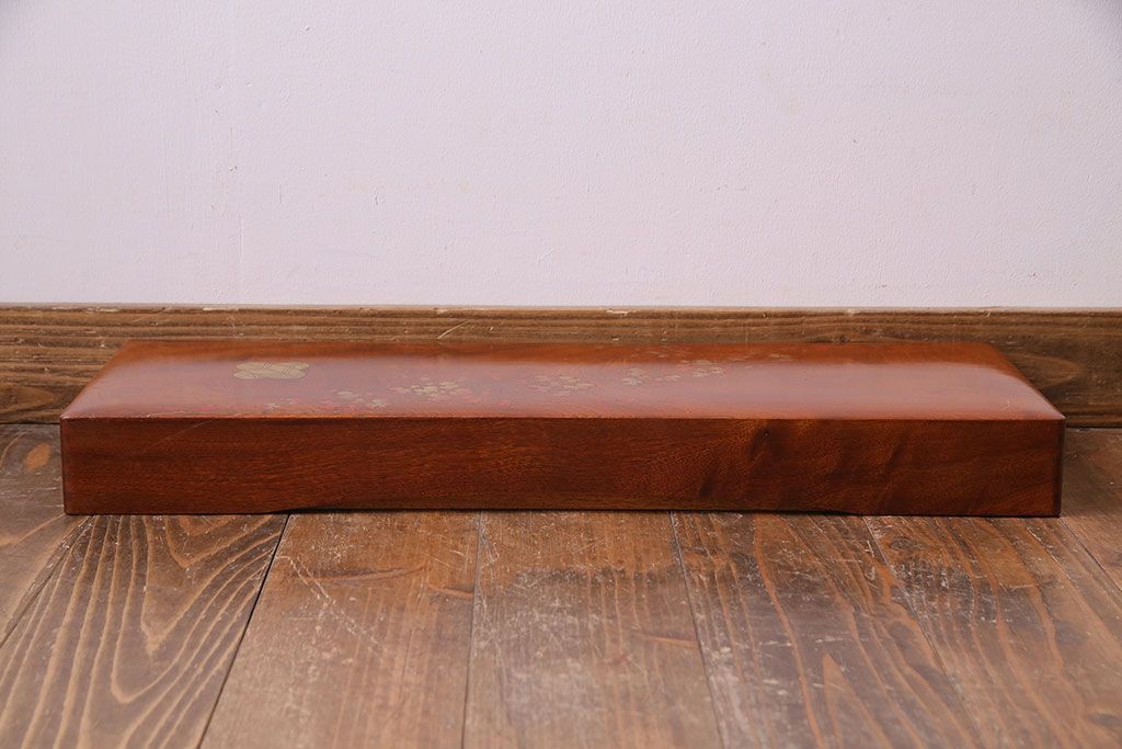 アンティーク雑貨　昭和中期　クスノキ材　『違い鷹の羽』紋　品のある蒔絵が施された収納箱