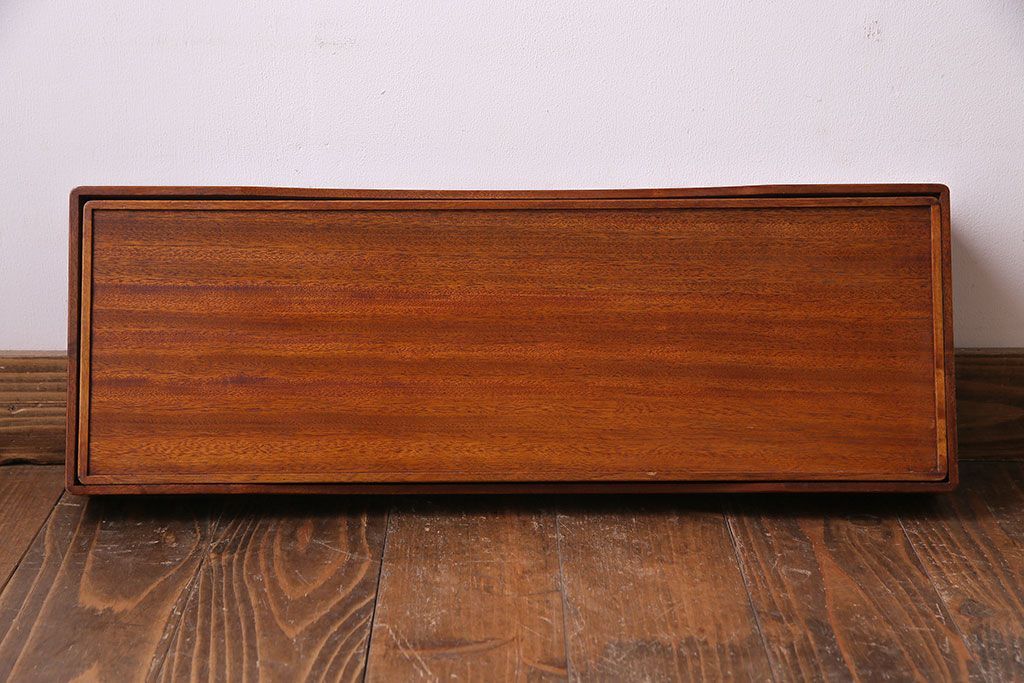 アンティーク雑貨　昭和中期　クスノキ材　『違い鷹の羽』紋　品のある蒔絵が施された収納箱