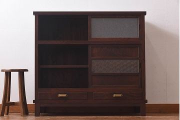 レトロ家具　昭和レトロ　前面ケヤキ　結霜ガラス　繊細な組子が上品な印象の戸棚(食器棚、収納棚)