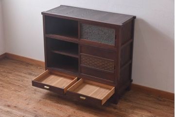 レトロ家具　昭和レトロ　前面ケヤキ　結霜ガラス　繊細な組子が上品な印象の戸棚(食器棚、収納棚)