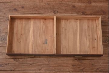 レトロ家具　昭和レトロ　前面ケヤキ　結霜ガラス　繊細な組子が上品な印象の戸棚(食器棚、収納棚)