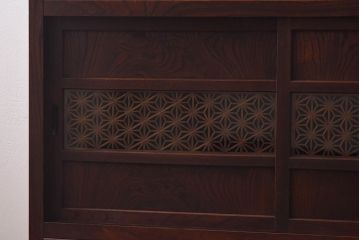 レトロ家具　昭和レトロ　前面ケヤキ　結霜ガラス　繊細な組子が上品な印象の戸棚(食器棚、収納棚)