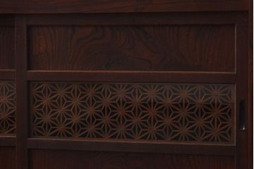 レトロ家具　昭和レトロ　前面ケヤキ　結霜ガラス　繊細な組子が上品な印象の戸棚(食器棚、収納棚)