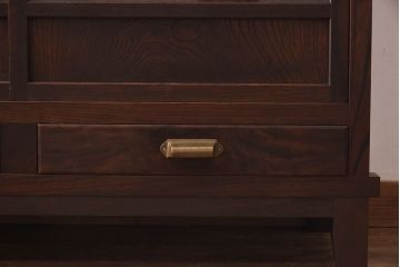 レトロ家具　昭和レトロ　前面ケヤキ　結霜ガラス　繊細な組子が上品な印象の戸棚(食器棚、収納棚)