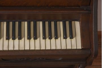 アンティーク雑貨　ジャンク品　YAMAHA(ヤマハ、日本楽器)　ナラ材　レトロな雰囲気満載のリードオルガン(楽器)