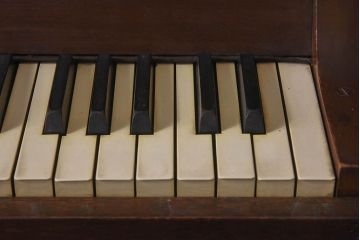 アンティーク雑貨　ジャンク品　YAMAHA(ヤマハ、日本楽器)　ナラ材　レトロな雰囲気満載のリードオルガン(楽器)