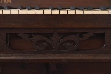 アンティーク雑貨　ジャンク品　YAMAHA(ヤマハ、日本楽器)　ナラ材　レトロな雰囲気満載のリードオルガン(楽器)