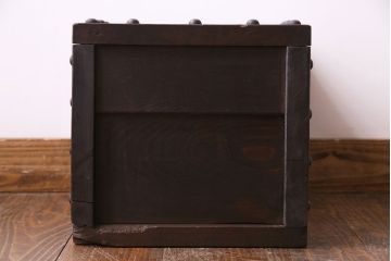 アンティーク雑貨　和製アンティーク　ヒノキ材　無骨な雰囲気を漂わせる銭箱(銭函)