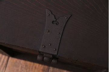アンティーク雑貨　和製アンティーク　ヒノキ材　無骨な雰囲気を漂わせる銭箱(銭函)