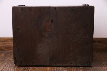 アンティーク雑貨　和製アンティーク　ヒノキ材　無骨な雰囲気を漂わせる銭箱(銭函)