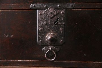 アンティーク雑貨　和製アンティーク　ケヤキ材　古い質感の金具が目を惹く硯箱(小引き出し、小物入れ、木箱)