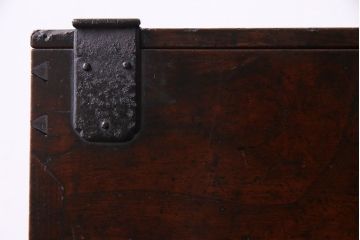 アンティーク雑貨　和製アンティーク　ケヤキ材　古い質感の金具が目を惹く硯箱(小引き出し、小物入れ、木箱)
