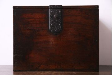 アンティーク雑貨　和製アンティーク　ケヤキ材　古い質感の金具が目を惹く硯箱(小引き出し、小物入れ、木箱)