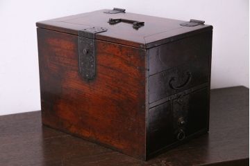 アンティーク雑貨　和製アンティーク　ケヤキ材　古い質感の金具が目を惹く硯箱(小引き出し、小物入れ、木箱)