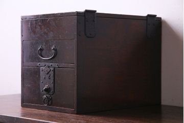 アンティーク雑貨　和製アンティーク　ケヤキ材　古い質感の金具が目を惹く硯箱(小引き出し、小物入れ、木箱)