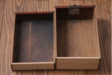 アンティーク雑貨　和製アンティーク　ケヤキ材　古い質感の金具が目を惹く硯箱(小引き出し、小物入れ、木箱)